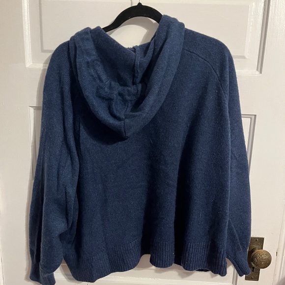 H&M Sweater Hoodie - Picture 3 of 3